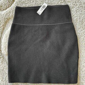 Babaton Aritzia Sculpt Mini Knit Skirt, Black Nori, Large
